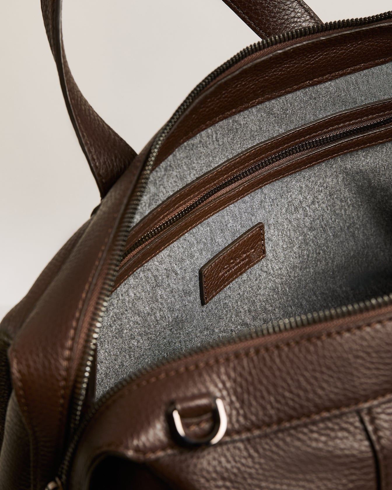 DARK BROWN STAG-LEATHER TRAVEL BAG