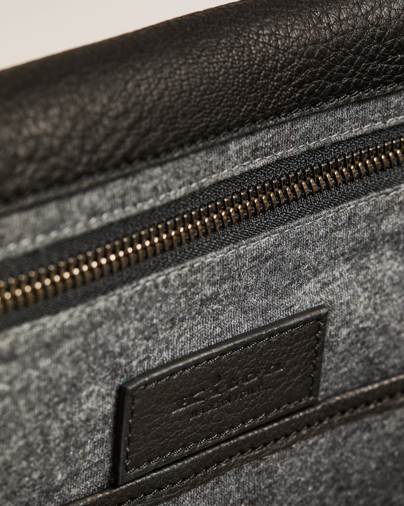 BLACK GRAINED STAG-LEATHER SHOULDER BAG