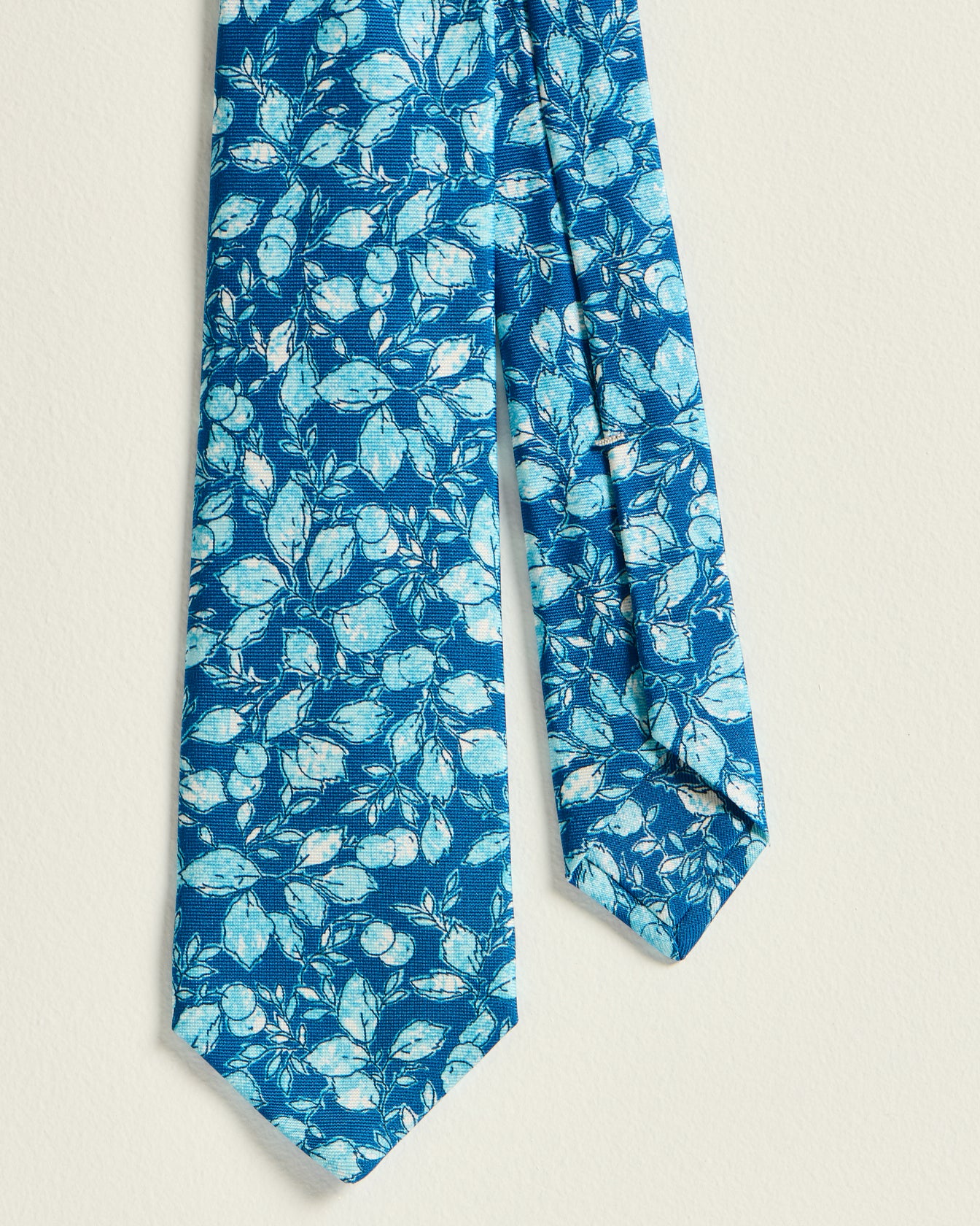 men's blue floral pattern silk tie