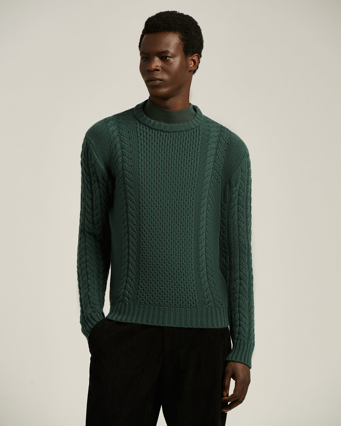 PINE GREEN CABLE-KNIT CASHMERE CREWNECK SWEATER