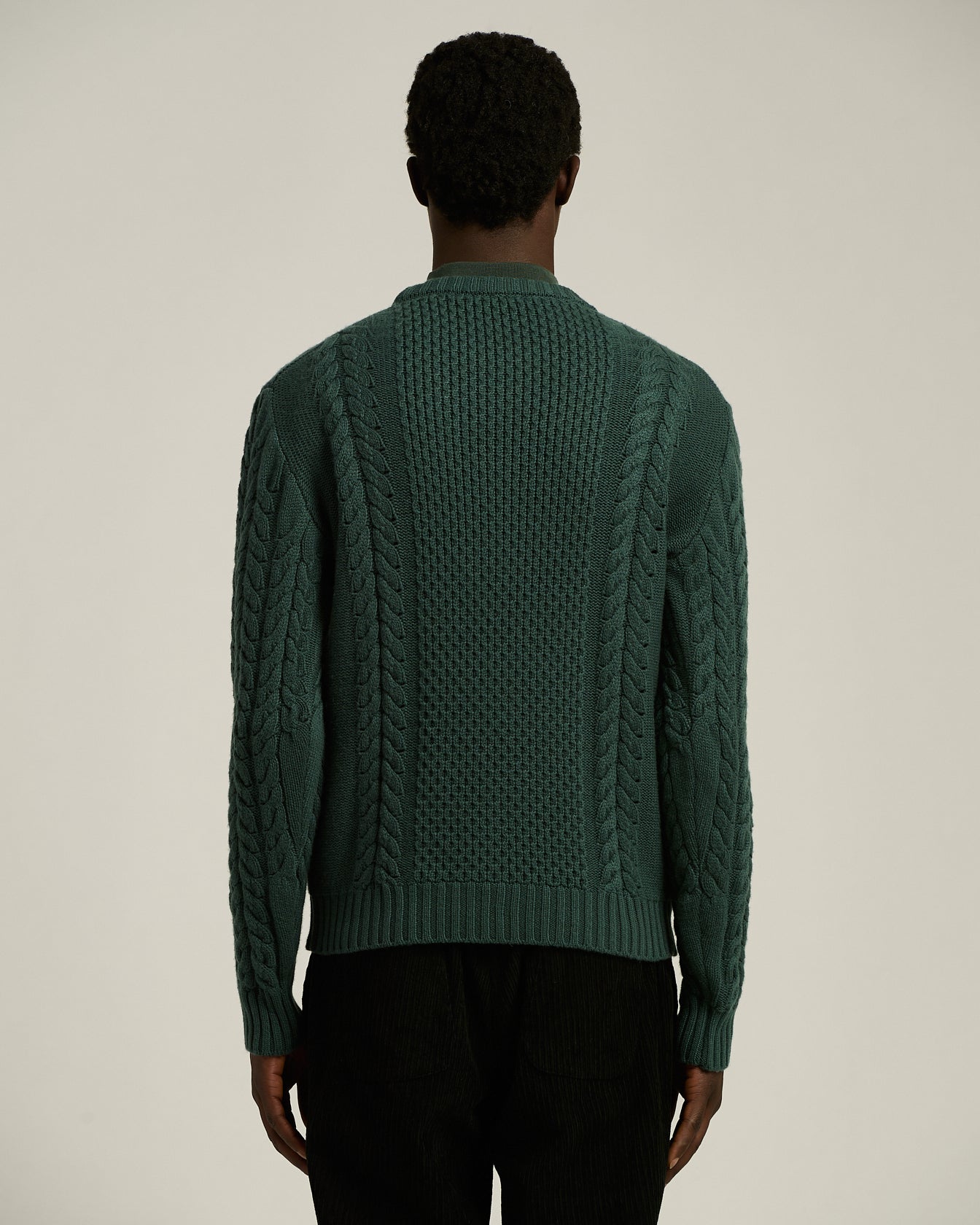 PINE GREEN CABLE-KNIT CASHMERE CREWNECK SWEATER
