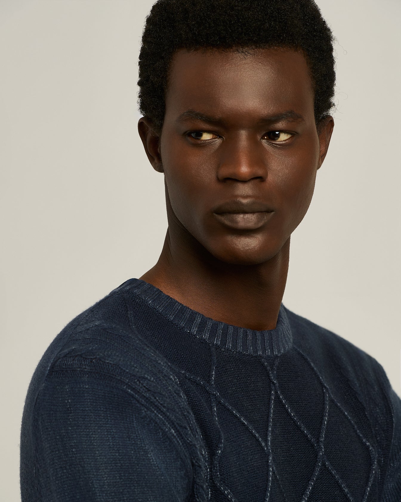 NAVY DIAMOND-PATTERN CASHMERE CREWNECK SWEATER