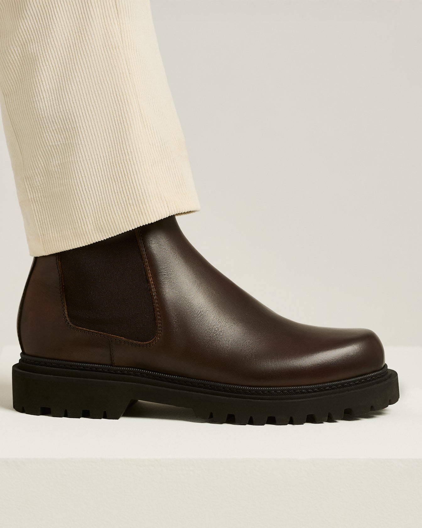 men's brown calfskin chelsea boot leather sole